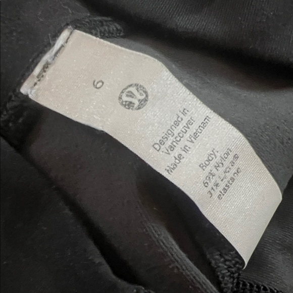 Lululemon Black Camo Leggings - Picture 4 of 4